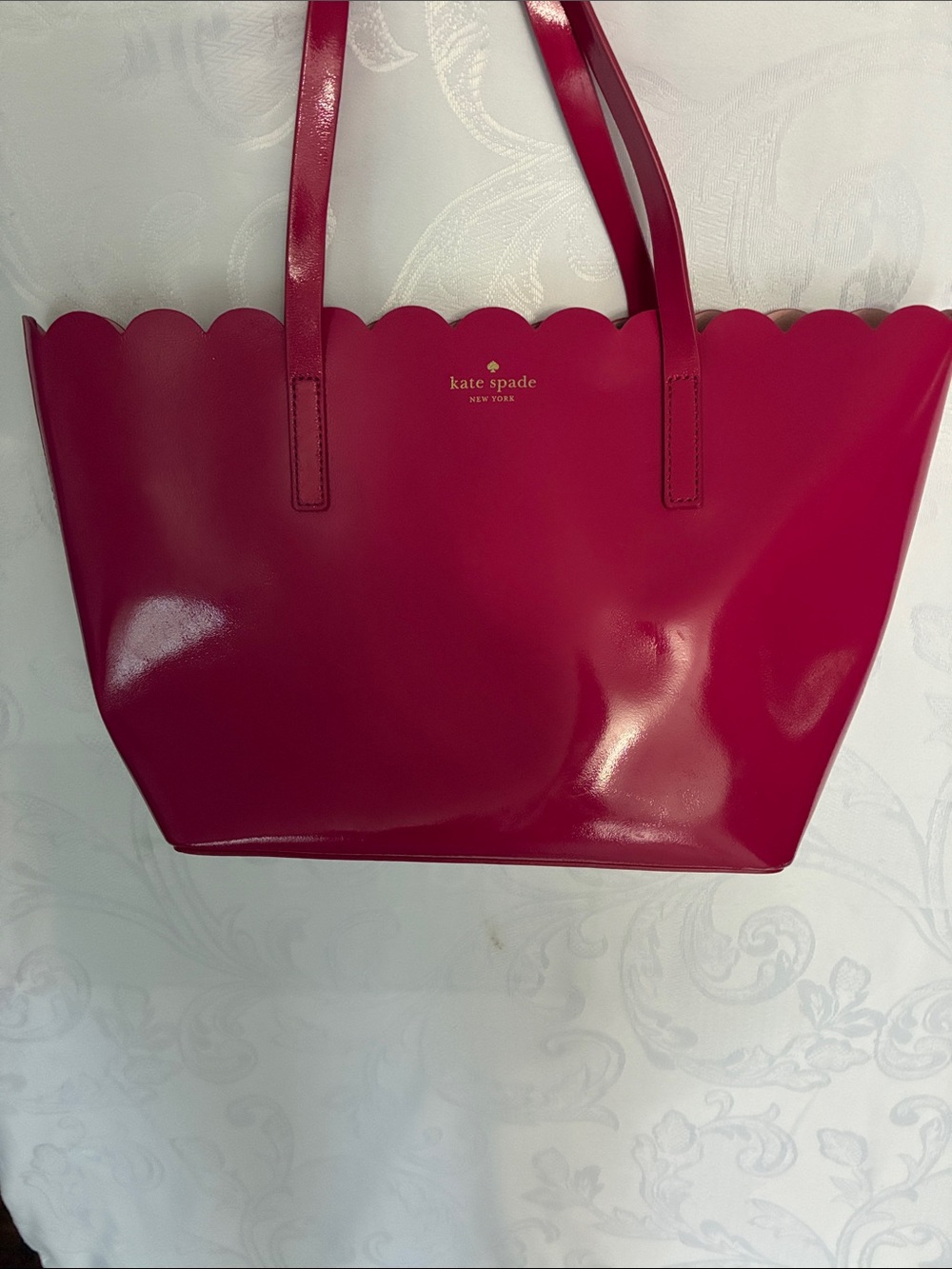 kate spade glossy scallop-edge tote in fuchsia